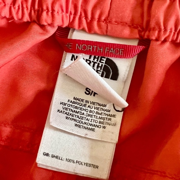 The North Face Women’s Shorts Size S/p Orange Summer Spring Attire Workout run - Picture 5 of 8